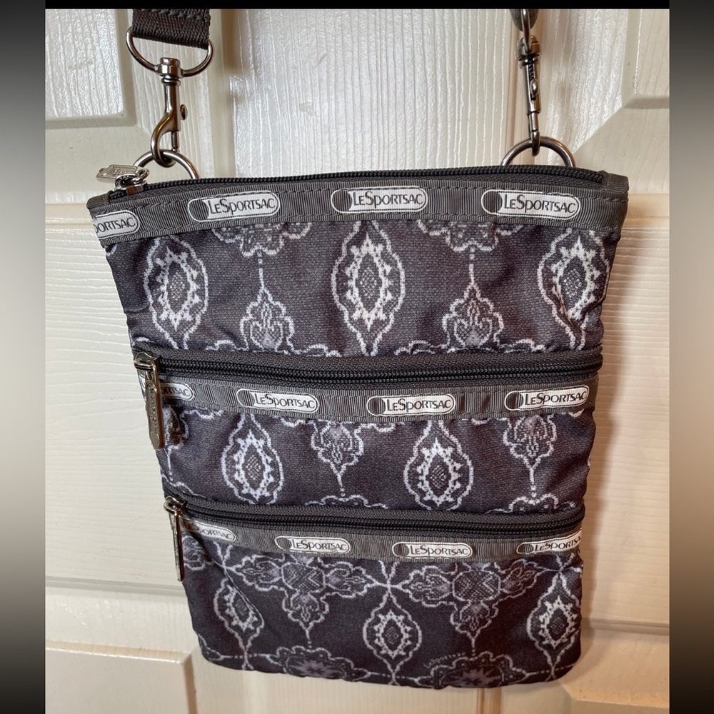 LeSportSac Classic 3
Zip Crossbody Purse